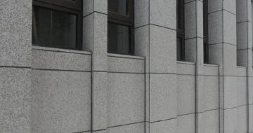 北京芝麻灰外墙干挂石材及施工注意事项