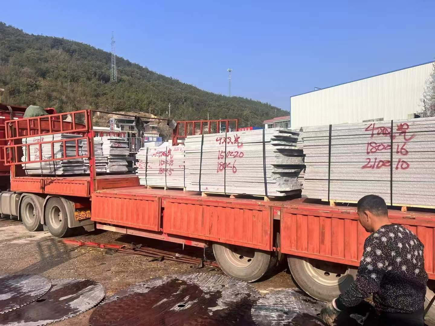 北京 芝麻灰花岗岩光面毛板出货日常