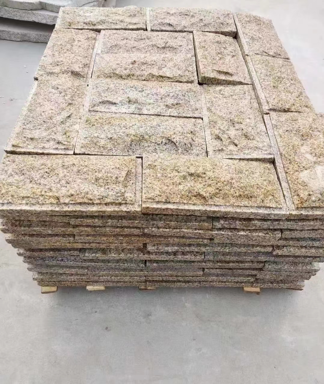 北京黄锈石蘑菇石